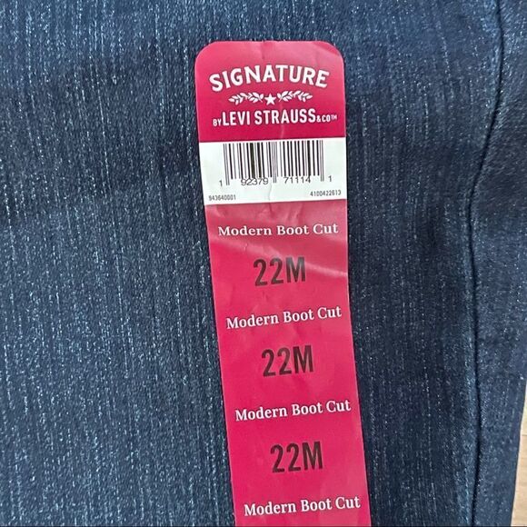 NWT Gorgeous Levi's Signature Sz 22 Modern Boot Cut Jeans Dark Blue Denim - Picture 8 of 16